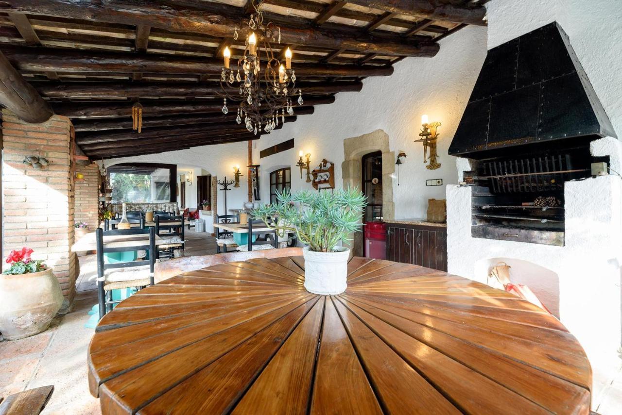 Masía Can Manent del Bosc S XVIII Santa Eulalia de Ronsaná Exterior foto